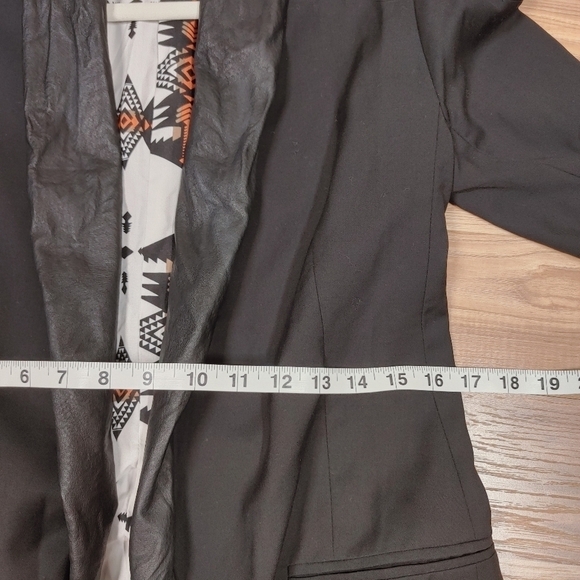 BB Dakota Black Faux Leather Lapel Open Front Blazer Size 4 - Picture 5 of 14